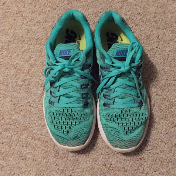 Nike Running Shoes - Picture 2 of 5